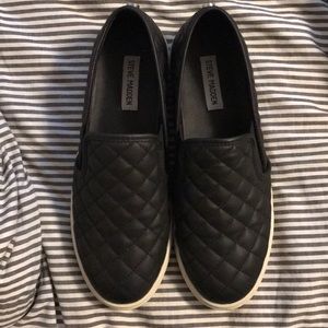 Steve Madden ECENTRQ Quilted Slip-on Sneakers